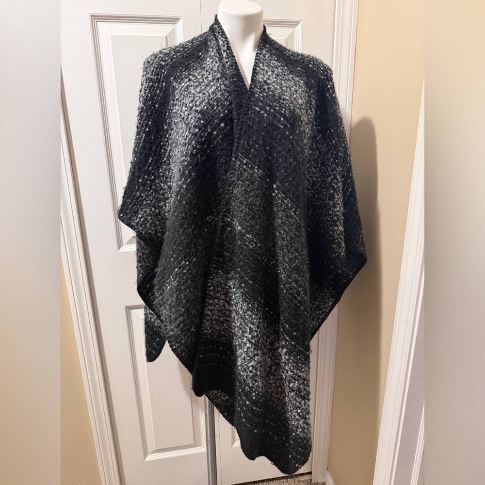 Woolrich Black and Gray Shawl